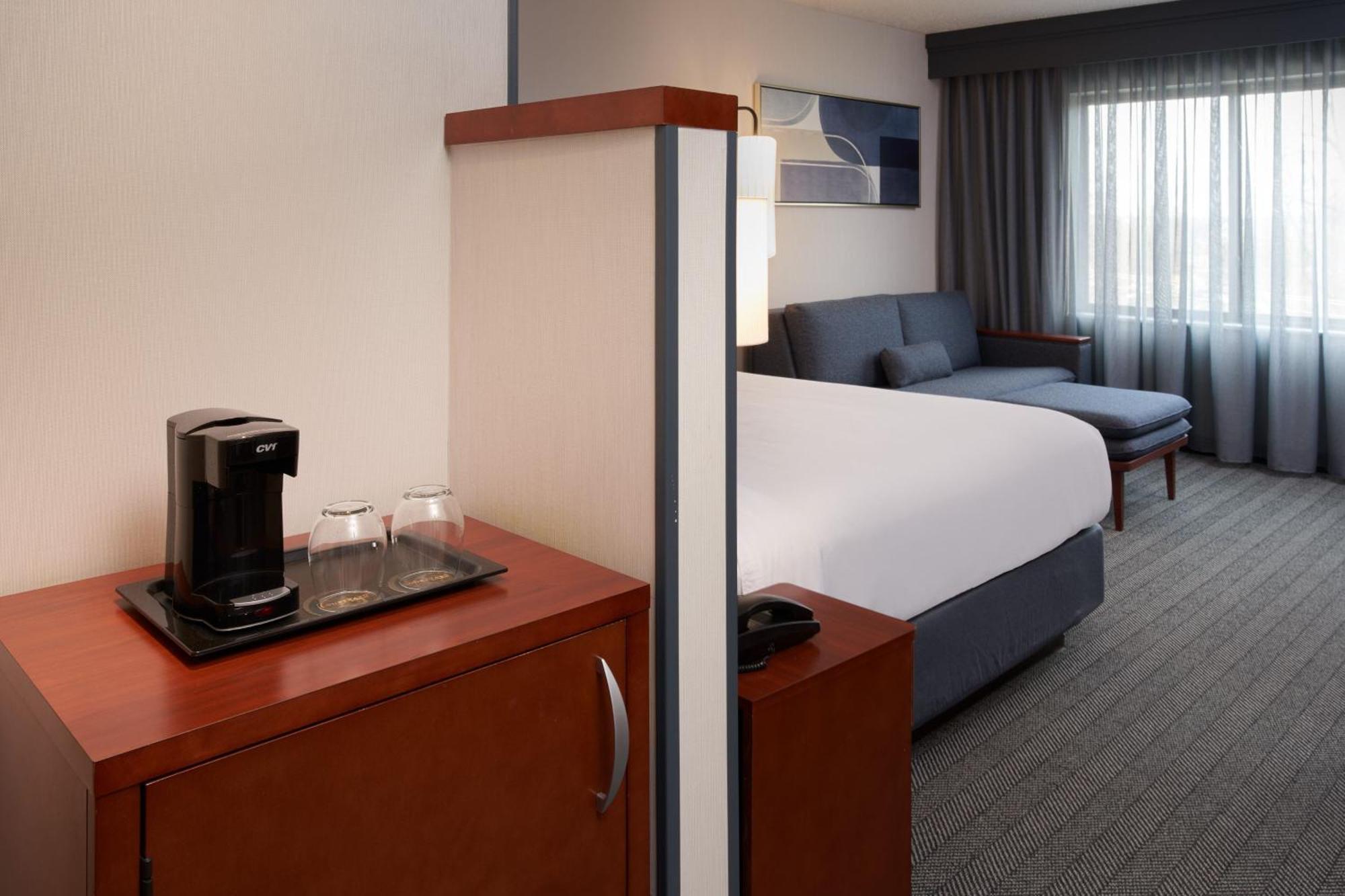 Courtyard By Marriott Glassboro Rowan University Exterior photo